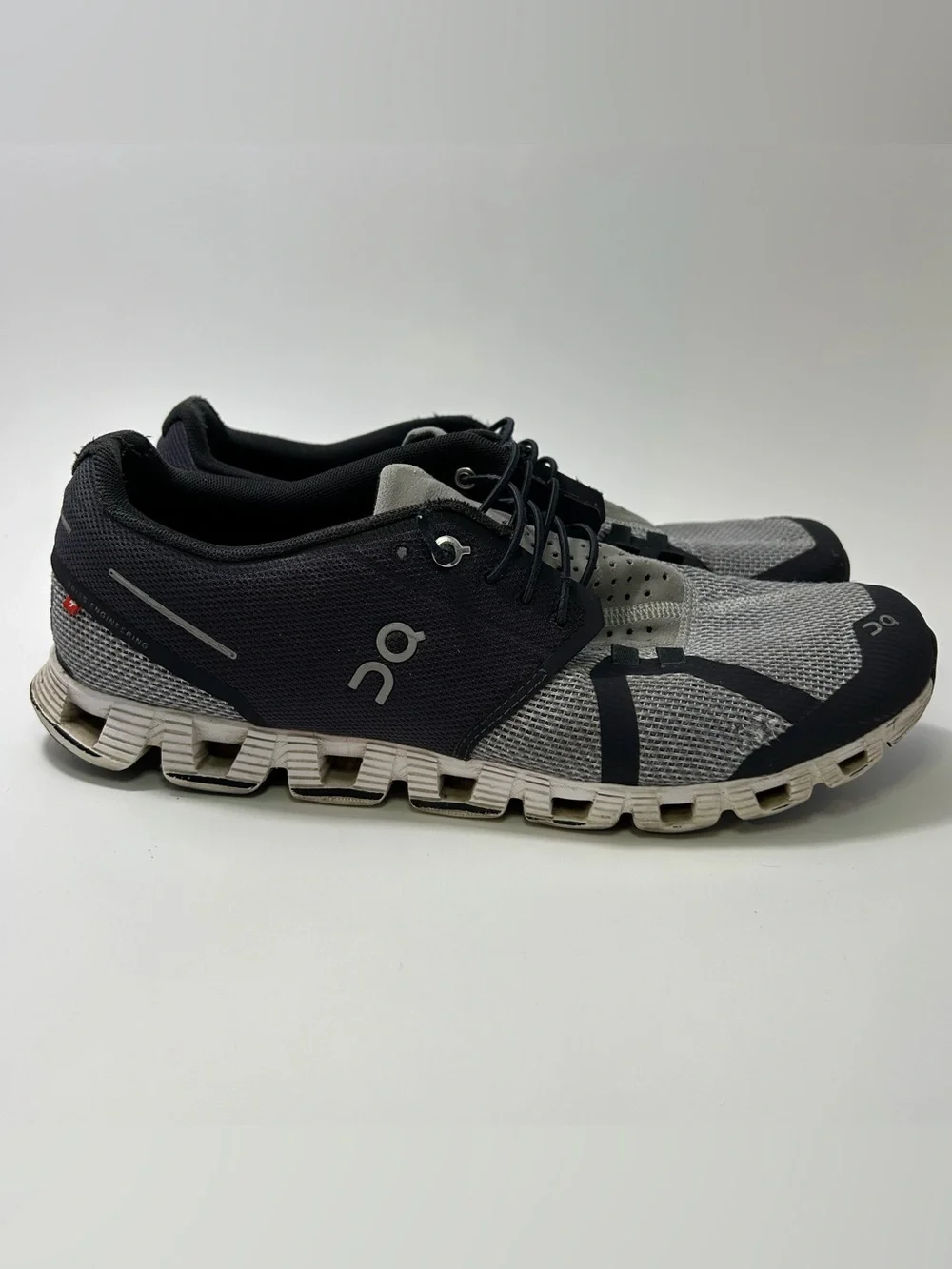 On Cloud 5 Men’s Size 11 Gray Athletic Running Walking Shoes Sneakers Comfort